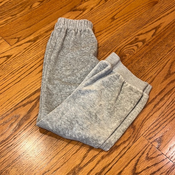 Suzie Kondi Girl’s Grey Velvour Sweatpants Size 6